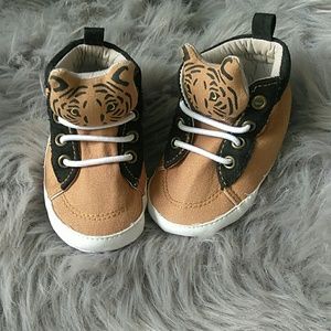 Old Navy baby boots